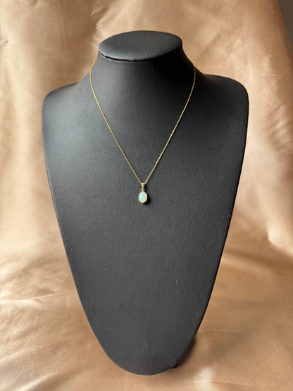 Opal Minimal Gold Kolye