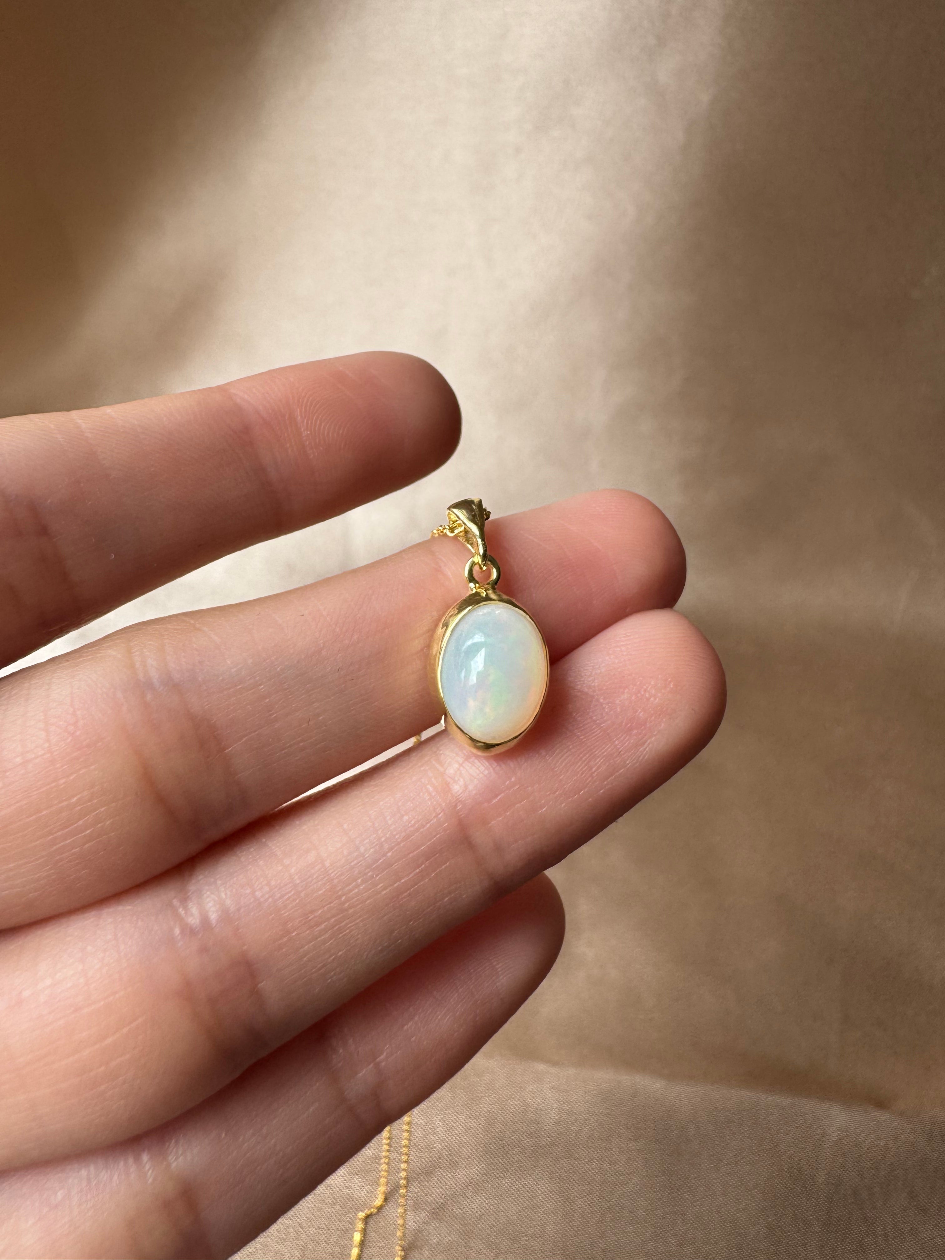 Opal Minimal Gold Kolye